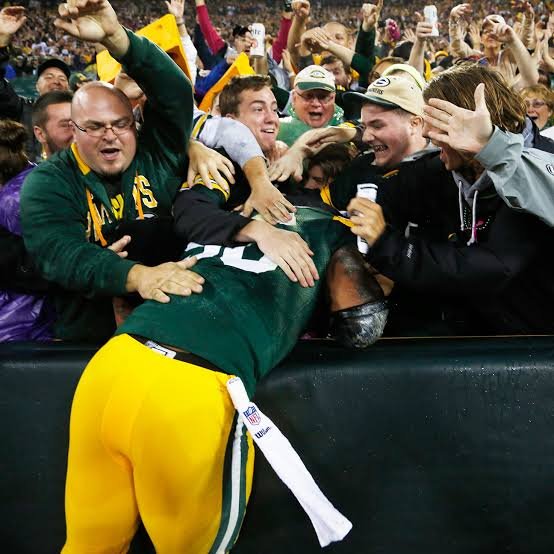 Sometimes I feel bad for the other teams in the North who don’t know what it is like to have amazing QB play and Super Bowl victories in our lifetime. I thank God for making me a Packers fan every day! straight amazing QB’s!  How lucky are we as Packers fan…